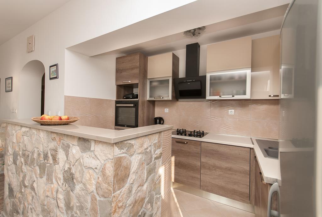 Apartment Lelas โอมิช ภายนอก รูปภาพ
