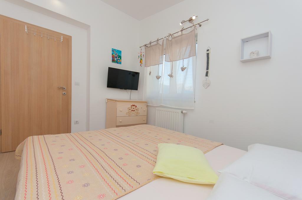 Apartment Lelas โอมิช ภายนอก รูปภาพ