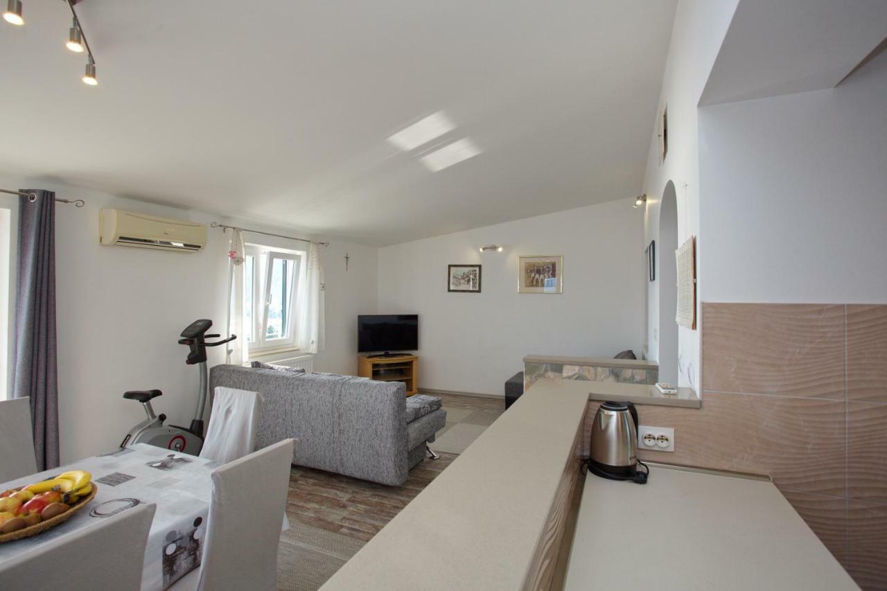 Apartment Lelas โอมิช ภายนอก รูปภาพ